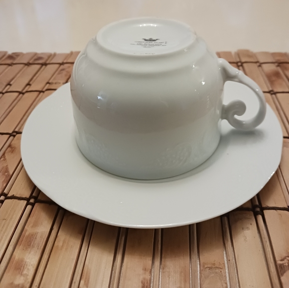 Christopher Stuart Cup & Saucer Set - Picture 3 of 3